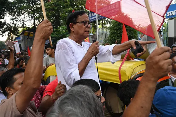 stock image KOLKATA INDIA JULY 8 2023 CPIM party leader Md Salim with party members staged protest against violence and murder of people during Bengal Panchayat Election 2023 outside State Election Commission office on July 8 2023 in Kolkata India West Bengal am