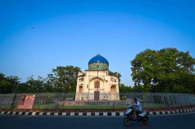 NEW DELHI INDIA SEPTEMBER 16 2024 A view of a blue sky at Sabz Burj on September 16 2024 in New Delhi India Built in the 1530s Sabz Burj is one the earliest Mughal era buildings in India Photo by Sanchit Khanna Hindustan Times clipart