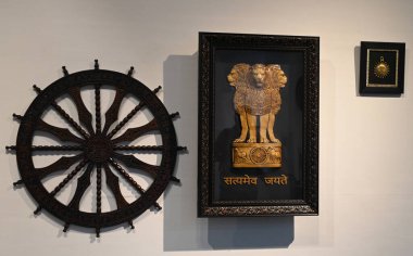 NEW DELHI INDIA SEPTEMBER 16, 2024 Hindistan 'ın Kuzey Doğu Bölgesi Turizm Kültür ve Kalkınma Bakanı Gajendra Singh Shekhawat' ın serginin açılışından sonra sergi açıldı 