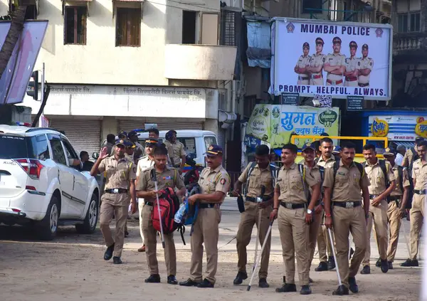 stock image MUMBAI INDIA SEPTEMBER 16 2024 Heavy police security deployed at Girgaon Chowpatty to prepare alerts during lacs people gathered to witness the Ganpati Immersion on September 16 ,2024 in Mumbai India