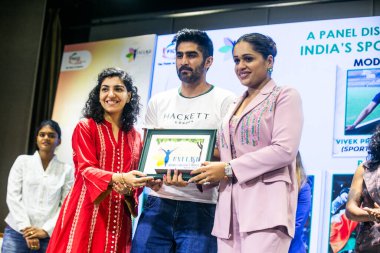 NEW DELHI INDIA 11 SEPTEMBER 11 2024 Boxer Vijender Singh C ve YFLO Delhi Bölüm 2024 R YFLO Delhi 'nin YFLO Delhi' deki IILM Oditoryumu 'nda M3M Vakfı işbirliğiyle düzenlenen 7 Sporting Yıldızının katıldığı büyük toplantıda