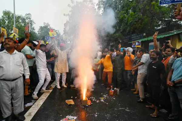 stock image NEW DELHI INDIA SEPTEMBER 13 2024 AAP workers celebrate Outside Tihar Jail after the Supreme Court granted bail to Chief Minister Arvind Kejriwal on September 13 2024 in New Delhi India Delhi Chief Minister Arvind Kejriwal on Friday walked out of Tih