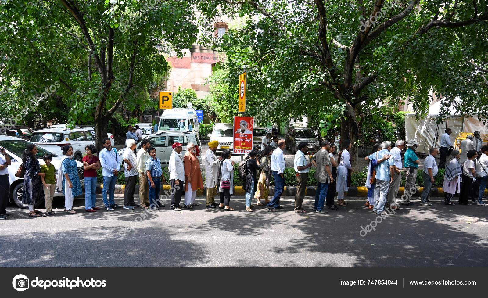 New Delhi India September 2024 People Stands Queue Paid Last — Stock ...
