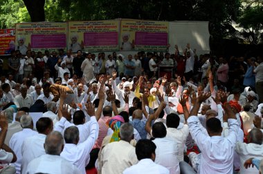 NEW DELHI INDIA SEPTEMBER 15 EPTEMBER 360 köyden insanlar Chaudhary Surendra Solanki liderliğindeki çeşitli konuları talep etmek için 15 Eylül 2024 tarihinde Yeni Delhi 'de Yeni Hindistan Chaudhary Surendra Solanki