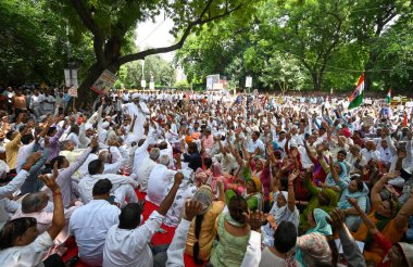 YENİ DELHI INDIA 15 SEPTEMBER 15.2024 Jantar Mantar Mahapanchayat sırasında toplanan insanlar 15 Eylül 2024 tarihinde Yeni Delhi Hindistan Chaudhary Surendra Solanki Sakal Panchayat Palam 360 Khap başkanı