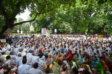 YENİ DELHI INDIA 15 SEPTEMBER 15.2024 Jantar Mantar Mahapanchayat sırasında toplanan insanlar 15 Eylül 2024 tarihinde Yeni Delhi Hindistan Chaudhary Surendra Solanki Sakal Panchayat Palam 360 Khap başkanı