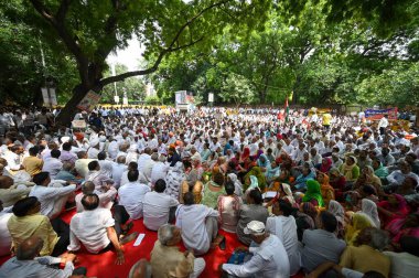 YENİ DELHI INDIA 15 SEPTEMBER 15.2024 Jantar Mantar Mahapanchayat sırasında toplanan insanlar 15 Eylül 2024 tarihinde Yeni Delhi Hindistan Chaudhary Surendra Solanki Sakal Panchayat Palam 360 Khap başkanı