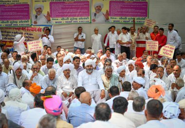 NEW DELHI INDIA SEPTEMBER 15 Eylül 2024 Chaudhary Surender Solanki Pradhan Palam 360 Khap sırasında Jantar Mantar 'da 15 Eylül 2024 tarihinde Yeni Delhi' de Chaudhary Surendra Solanki Sakal Panchayat Palam 360 Khap başkanı