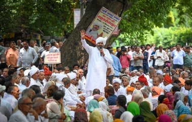 NEW DELHI INDIA SEPTEMBER 15 Eylül 2024 Chaudhary Surender Solanki Pradhan Palam 360 Khap sırasında Jantar Mantar 'da 15 Eylül 2024 tarihinde Yeni Delhi' de Chaudhary Surendra Solanki Sakal Panchayat Palam 360 Khap başkanı