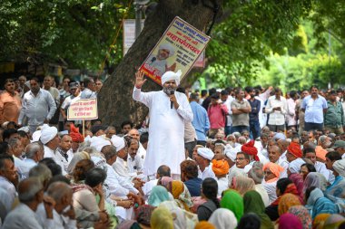 NEW DELHI INDIA SEPTEMBER 15 Eylül 2024 Chaudhary Surender Solanki Pradhan Palam 360 Khap sırasında Jantar Mantar 'da 15 Eylül 2024 tarihinde Yeni Delhi' de Chaudhary Surendra Solanki Sakal Panchayat Palam 360 Khap başkanı