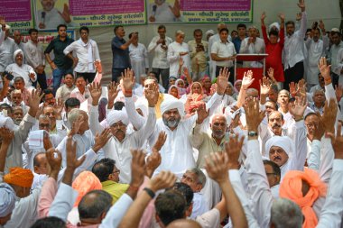 NEW DELHI INDIA SEPTEMBER 15 Eylül 2024 Chaudhary Surender Solanki Pradhan Palam 360 Khap sırasında Jantar Mantar 'da 15 Eylül 2024 tarihinde Yeni Delhi' de Chaudhary Surendra Solanki Sakal Panchayat Palam 360 Khap başkanı