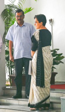 NEW DELHI INDIA 17 Eylül 2024 Delhi Genel Sekreteri Arvind Kejriwal ve AAP lideri Atishi, LG House Arvind Kejriwal 'dan istifa ederken, Atishi 17 Eylül 2024 tarihinde Yeni Delhi' de görevinden istifa etti.