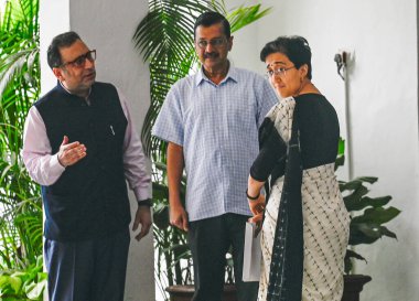 NEW DELHI INDIA 17 Eylül 2024 Delhi Genel Sekreteri Arvind Kejriwal ve AAP lideri Atishi, LG House Arvind Kejriwal 'dan istifa ederken, Atishi 17 Eylül 2024 tarihinde Yeni Delhi' de görevinden istifa etti.