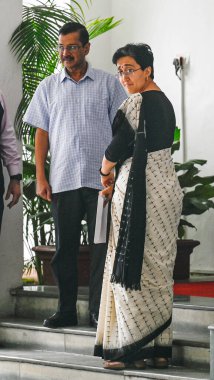 NEW DELHI INDIA 17 Eylül 2024 Delhi Genel Sekreteri Arvind Kejriwal ve AAP lideri Atishi, LG House Arvind Kejriwal 'dan istifa ederken, Atishi 17 Eylül 2024 tarihinde Yeni Delhi' de görevinden istifa etti.