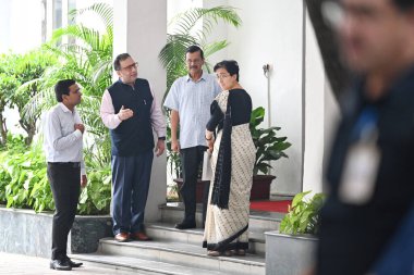 NEW DELHI INDIA SEPTEMBER 17, 2024 Delhi Genel Sekreteri Arvind Kejriwal ve AAP lideri Atishi, LG House Arvind Kejriwal 'dan istifa ederken, Atishi 17 Eylül 2024 tarihinde Yeni Delhi' de görevinden istifa etti.