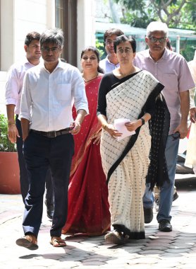 NEW DELHI INDIA 17 Eylül 2024 Delhi Kabine Bakanı ve Delhi Baş Bakanı Atishi ile birlikte AAP Delhi başkanı Gopal Rai ve diğer parti liderleri adını açıkladıktan sonra basın mensuplarına konuştu 