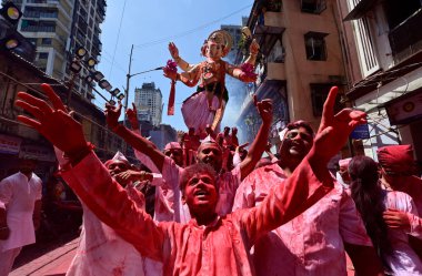 MUMBAI INDIA SEPTEMBER 17 2024 Devotees take Ganpati idol of Lord Ganesha for immersion at Khetwadi on September 17 ,2024 in Mumbai ,India clipart