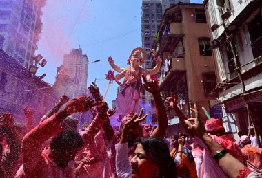 MUMBAI INDIA SEPTEMBER 17 2024 Devotees take Ganpati idol of Lord Ganesha for immersion at Khetwadi on September 17 ,2024 in Mumbai ,India clipart