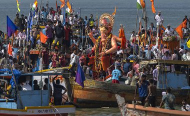 MUMBAIINDIA SEPTEMBER 18 2024 Devotees take Ganpati idol of Lalbaugcha Raja for immersion at Girgaon chowpatty on September 18 2024 in Mumbai India. Photo by Satish Bate Hindustan Times clipart