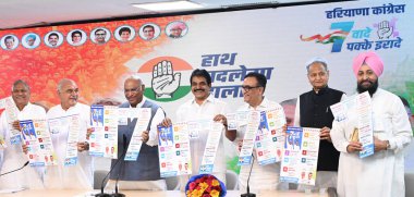 NEW DELHIINDIA 18 SEPTEMBER 2024 Kongre Partisi Ulusal Başkanı Mallikarjun Kharge ve Parti SR liderleri eski Genel Sekreteri Haryana Bhupinder Hooda AICC Genel Sekreteri KC Venugopal Ajay Makan