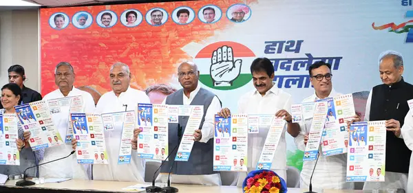 stock image NEW DELHIINDIA SEPTEMBER 18 2024 Congress Party national President Mallikarjun Kharge along with Party Sr leaders Former Chief Minister Haryana Bhupinder Hooda General Secretary of AICC KC Venugopal Ajay Makan Former Chief Minister of Rajasthan Ashok