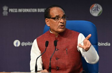 NEW DELHI INDIA SEPTEMBER 19 Eylül 2024 Tarım ve Çiftçilerden Sorumlu Birlik Bakanı Shivraj Singh Chouhan, Başbakan Narendra Modis 'in üçüncü döneminde bakanlığın ilk 100 gününün başarıları konulu basın toplantısında konuşma yaptı.