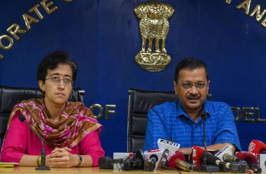 YENİ DELHI INDIA 10 Temmuz 2023 Delhi Genel Sekreteri Arvind Kejriwal ve Delhi kabine bakanı Atishi Marlena Delhi 'deki acil toplantı sonrasında Delhi Yağmuru Yamuna Tufanı' nın Delhi Sekreterlik medyasındaki durumunu su baskınına uğrattı