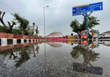 NEW DELHI INDIA 10 Temmuz 2023 Pragati Meydan Tüneli, 10 Temmuz 2023 tarihinde Yeni Delhi Hindistan 'da üç gün süren muson yağmurları sonrasında 40 yıl süren şiddetli bir yağmur felaketine tanık oldu.