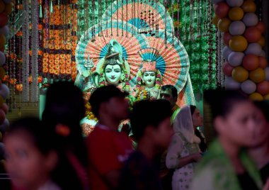 NOIDA INDIA JULY 10 2023 Devotees perform rituals on the first Monday of Sawan month at a Sanatan Dharam temple in Sector 19 on July 10 2023 in Noida India Photo by Sunil Ghosh Hindustan Times clipart