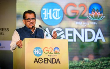 NEW DELHI INDIA 11 Temmuz 2023 Hindistanlı G20 Sherpa Amitabh Kant SDGS ve Global Biyoyakıt hakkında özel bir konuşma yaparken HT G20 Gündeminde Sangri La Eros Janpath 'da 11 Temmuz 2023 tarihinde Yeni Delhi Hindistan' da Raj K Hindustan