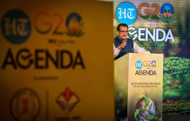 NEW DELHI INDIA 11 Temmuz 2023 Hindistanlı G20 Sherpa Amitabh Kant SDGS ve Global Biyoyakıt hakkında özel bir konuşma yaparken HT G20 Gündeminde Sangri La Eros Janpath 'da 11 Temmuz 2023 tarihinde Yeni Delhi Hindistan' da Raj K Hindustan