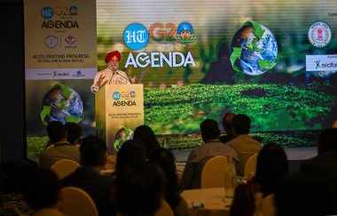 NEW DELHI INDIA 11 HAZİRAN 2023 Hardeep Singh Puri Birliği Bakanı Petrol ve Doğal Gaz ve Konut ve Kentsel İlişkiler Bakanı SDGS 'in İdari İlerlemesi ve Sangri La Eros Janpath' teki G20 Gündemindeki Küresel Biyoyakıt İdaresi sırasında