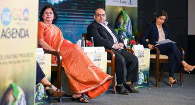 NEW DELHI INDIA 11 Temmuz 2023 L to R Vibha Dhawan Ph D DG Enerji ve Kaynaklar Enstitüsü TERIVikram Gulati Ülke Başkanı ve İdari Başkan Yardımcısı Kurumsal İşler ve Hükümet Başkanı Preeti Jain Ph D Küresel Politika ve Karbonhidrat Müdürü