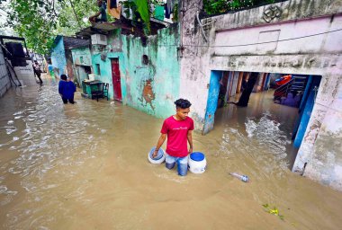 NEW DELHI INDIA 11 HAZİRAN 2023 Yerel halk 11 Temmuz 2023 'te Yeni Delhi Hindistan Fotoğrafı: Sanjeev Verma Hindustan Times