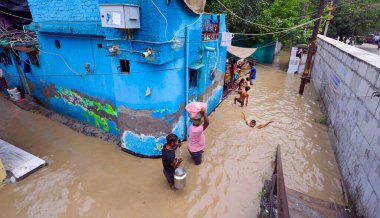 NEW DELHI INDIA 11 HAZİRAN 2023 Yerel halk 11 Temmuz 2023 'te Yeni Delhi Hindistan Fotoğrafı: Sanjeev Verma Hindustan Times