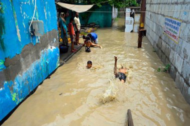 NEW DELHI INDIA 11 HAZİRAN 2023 Yerel halk 11 Temmuz 2023 'te Yeni Delhi Hindistan Fotoğrafı: Sanjeev Verma Hindustan Times