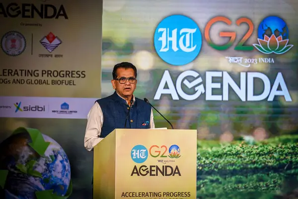 NEW DELHI INDIA 11 Temmuz 2023 Hindistanlı G20 Sherpa Amitabh Kant SDGS ve Global Biyoyakıt hakkında özel bir konuşma yaparken HT G20 Gündeminde Sangri La Eros Janpath 'da 11 Temmuz 2023 tarihinde Yeni Delhi Hindistan' da Raj K Hindustan
