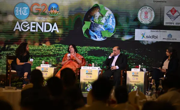 NEW DELHI INDIA 11 Temmuz 2023 L to R Sunetra Choudhury Vibha Dhawan Ph D Enerji ve Kaynaklar Enstitüsü TERIVikram Gulati Ülke Başkanı ve İdari Başkan Yardımcısı TKM Preeti Jain Ph D Global Politika Direktörü 