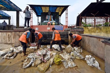 NEW DELHI INDIA 12 Temmuz 2023 Nigambodh Ghat 'ın içindeki Yamuna su seviyesi Hathni Kund barajından 12 Temmuz 2023' te Sanjeev Verma Hindustan Times fotoğraf: Sanjeev Hindustan