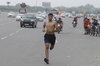 GURUGRAM INDIA 14 Temmuz 2023 Dak Kanwariyas, 14 Temmuz 2023 'te Hindistan Gurugramı' nda Parveen Kumar Hindustan tarafından çekilen fotoğraf: Parveen Kumar Hindustan