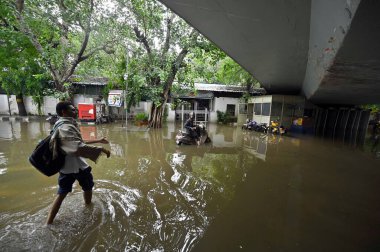 NEW DELHI INDIA 16 Temmuz 2023 IP Emlak Karakolu 16 Temmuz 2023 'te Yeni Delhi Hindistan' da Yamuna Suyu ile doldu. Nehrin su seviyesi 45 yılı aşkın bir süredir tüm zamanların en yüksek seviyesine ulaştıktan sonra Çarşamba gününden beri yükseliyor. 