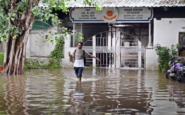 NEW DELHI INDIA 16 Temmuz 2023 IP Emlak Karakolu 16 Temmuz 2023 'te Yeni Delhi Hindistan' da Yamuna Suyu ile doldu. Nehrin su seviyesi 45 yılı aşkın bir süredir tüm zamanların en yüksek seviyesine ulaştıktan sonra Çarşamba gününden beri yükseliyor. 