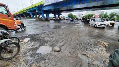 MUMBAI INDIA 18 Temmuz 2023 Yoğun yağış sonrası Bhandup Pezevenk İstasyonu Çemberi 'nde 18 Temmuz 2023' te Hindistan 'da Praful Gangurde Times tarafından çekilmiştir.