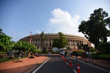 NEW DELHI INDIA 19 HAZİRAN 2023 Parlamento Binası 'nın 19 Temmuz 2023 tarihli Muson Meclis oturumunun arifesindeki görüntüsü Yeni Delhi Hindistan Fotoğrafı: Sonu Mehta Hindustan Times