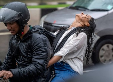 MUMBAI INDIA 19 HAZİRAN 2023 Marin Drive 'da 19 Temmuz 2023 tarihinde Hindistan Satish Bate Hindustan Times tarafından çekilmiştir.