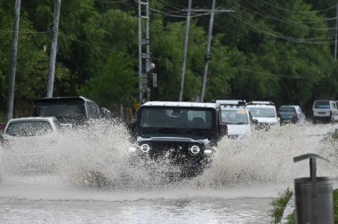 SRINAGAR INDIA 19 Temmuz 2023 Araçlar, 19 Temmuz 2023 'te Srinagar Hindistan Fotoğrafı Waseem Andrabi Hindustan Times tarafından çekilmiştir.