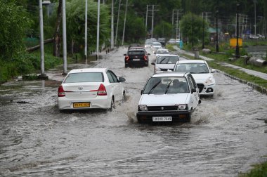 SRINAGAR INDIA 19 Temmuz 2023 Araçlar, 19 Temmuz 2023 'te Srinagar Hindistan Fotoğrafı Waseem Andrabi Hindustan Times tarafından çekilmiştir.