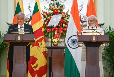 NEW DELHI INDIA 21 HAZİRAN 2023 Başbakan Narendra Modi ve Sri Lanka Başkanı Ranil Wickremesinghe, 21 Temmuz 2023 tarihinde Hyderabad House 'da yaptıkları ortak basın açıklamasının ardından Sri Lanka Başkanı,