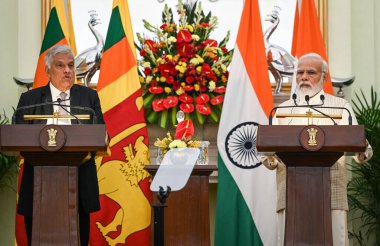 NEW DELHI INDIA 21 HAZİRAN 2023 Sri Lanka Başkanı Ranil Wickremesinghe, Başbakan Narendra Modi ile 21 Temmuz 2023 'te Hyderabad House' da yaptığı görüşmenin ardından yaptığı ortak basın açıklamasında Sri Lanka Başkanı