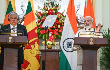 NEW DELHI INDIA 21 HAZİRAN 2023 Başbakan Narendra Modi ve Sri Lanka Başkanı Ranil Wickremesinghe, 21 Temmuz 2023 tarihinde Hyderabad House 'da yaptıkları ortak basın açıklamasının ardından Sri Lanka Başkanı,